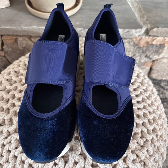 Gioseppo Women's SZ 7 Navy w/ White Sport Casual Happy Collection Velcro Top - Picture 5 of 16